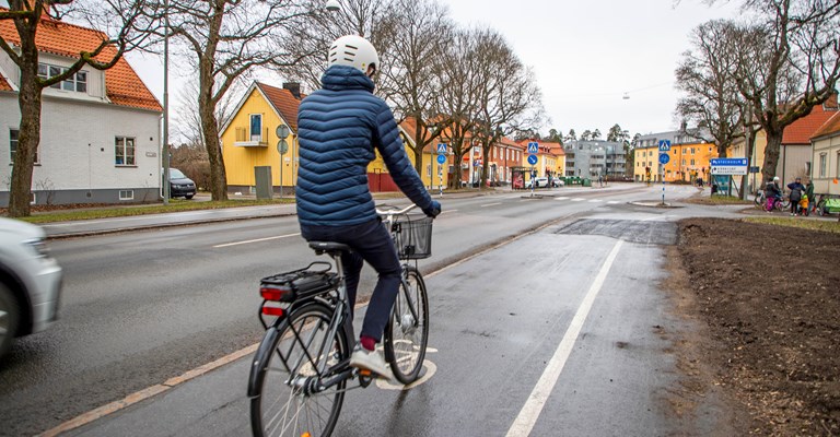 Nu använder  var tredje cyklist i Östergötland cykelhjälm