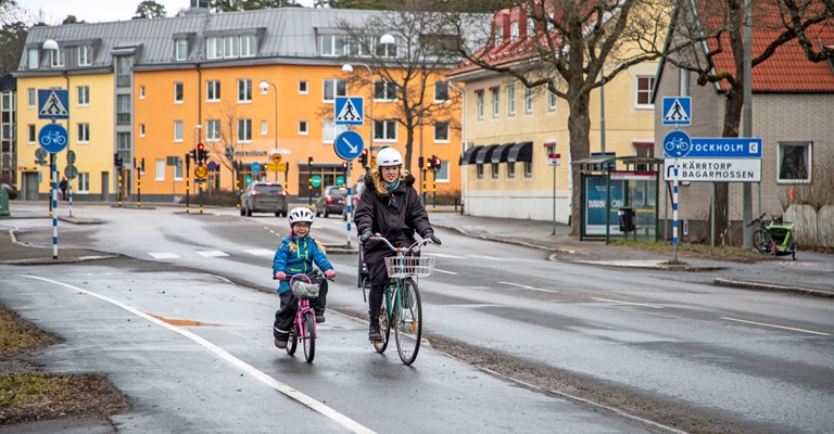 Ersätt inte bussen med bilen – Viktigt att våra barn kan gå och cykla säkert till skolan